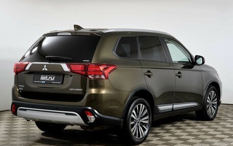 Mitsubishi Outlander III рестайлинг 3, 2018 год, 1 675 000 рублей, 5 фотография