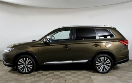 Mitsubishi Outlander III рестайлинг 3, 2018 год, 1 675 000 рублей, 8 фотография
