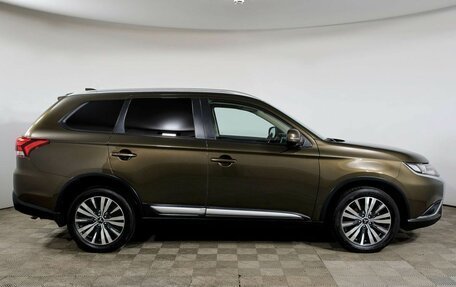 Mitsubishi Outlander III рестайлинг 3, 2018 год, 1 675 000 рублей, 4 фотография