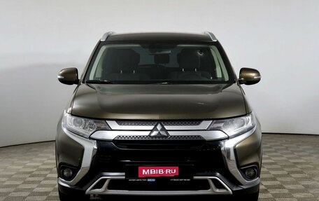 Mitsubishi Outlander III рестайлинг 3, 2018 год, 1 675 000 рублей, 2 фотография