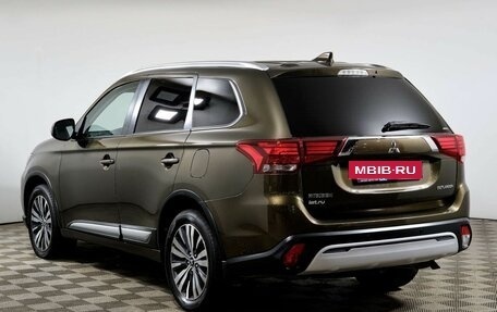 Mitsubishi Outlander III рестайлинг 3, 2018 год, 1 675 000 рублей, 7 фотография