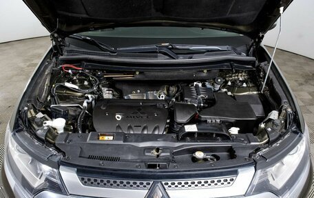 Mitsubishi Outlander III рестайлинг 3, 2018 год, 1 675 000 рублей, 11 фотография