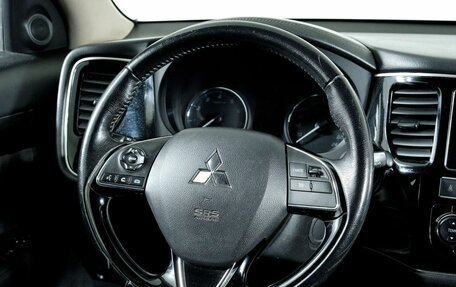 Mitsubishi Outlander III рестайлинг 3, 2018 год, 1 675 000 рублей, 17 фотография