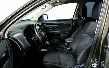 Mitsubishi Outlander III рестайлинг 3, 2018 год, 1 675 000 рублей, 14 фотография