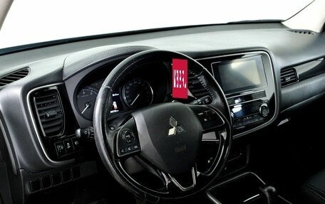 Mitsubishi Outlander III рестайлинг 3, 2018 год, 1 675 000 рублей, 15 фотография