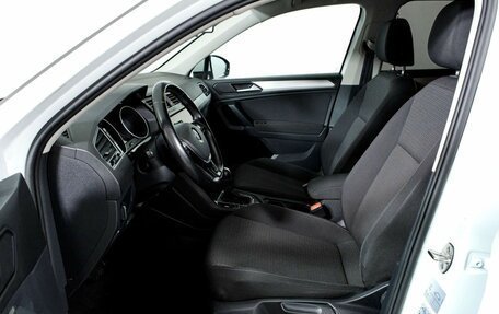 Volkswagen Tiguan II, 2019 год, 2 068 000 рублей, 17 фотография