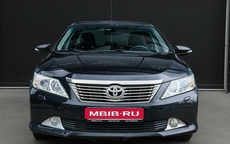 Toyota Camry, 2013 год, 1 830 000 рублей, 2 фотография