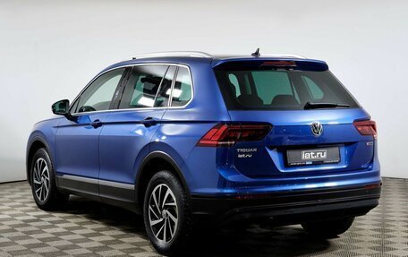 Volkswagen Tiguan II, 2018 год, 1 998 000 рублей, 7 фотография