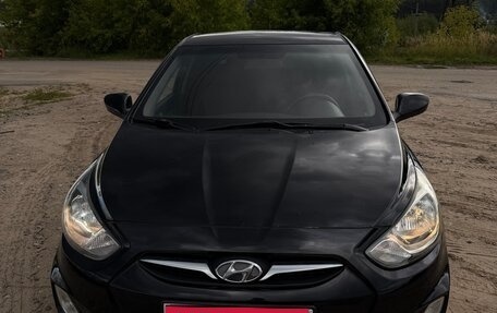 Hyundai Solaris II рестайлинг, 2011 год, 830 000 рублей, 1 фотография