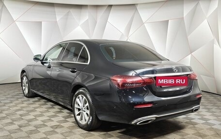 Mercedes-Benz E-Класс, 2021 год, 3 300 000 рублей, 4 фотография