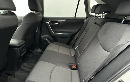Toyota RAV4, 2021 год, 3 300 000 рублей, 10 фотография