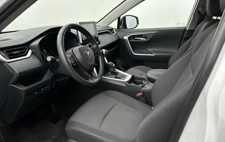 Toyota RAV4, 2021 год, 3 300 000 рублей, 9 фотография