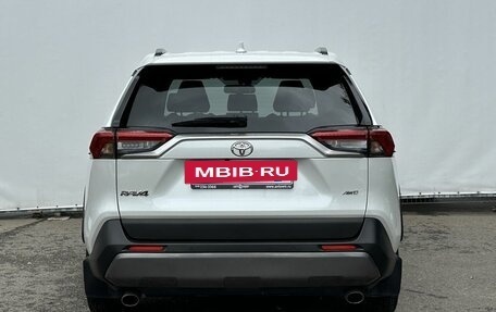 Toyota RAV4, 2021 год, 3 300 000 рублей, 6 фотография
