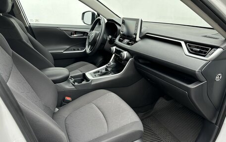 Toyota RAV4, 2021 год, 3 300 000 рублей, 13 фотография