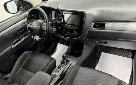 Mitsubishi Outlander III рестайлинг 3, 2016 год, 1 410 000 рублей, 13 фотография