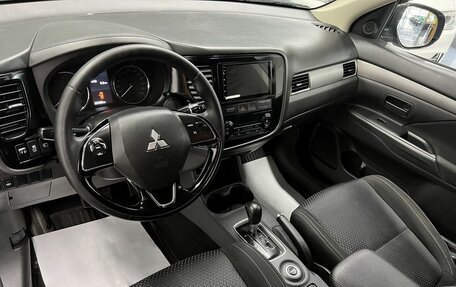 Mitsubishi Outlander III рестайлинг 3, 2016 год, 1 410 000 рублей, 8 фотография