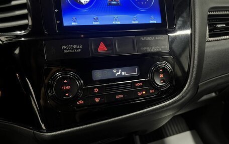 Mitsubishi Outlander III рестайлинг 3, 2016 год, 1 410 000 рублей, 16 фотография