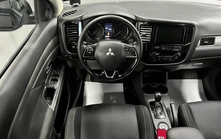 Mitsubishi Outlander III рестайлинг 3, 2016 год, 1 410 000 рублей, 11 фотография