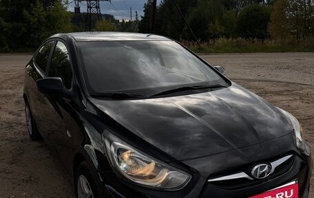 Hyundai Solaris II рестайлинг, 2011 год, 830 000 рублей, 2 фотография