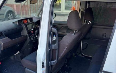 Toyota Roomy I, 2022 год, 920 000 рублей, 10 фотография