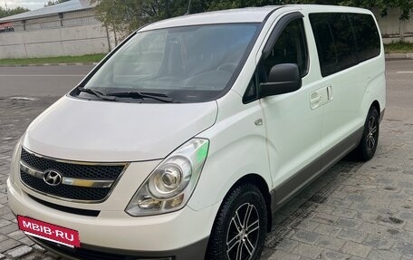 Hyundai H-1 II рестайлинг, 2011 год, 1 500 000 рублей, 2 фотография