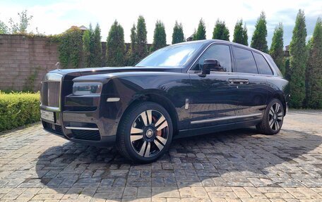 Rolls-Royce Cullinan, 2020 год, 32 000 000 рублей, 2 фотография