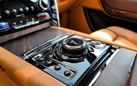 Rolls-Royce Cullinan, 2020 год, 32 000 000 рублей, 7 фотография