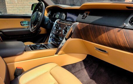 Rolls-Royce Cullinan, 2020 год, 32 000 000 рублей, 10 фотография