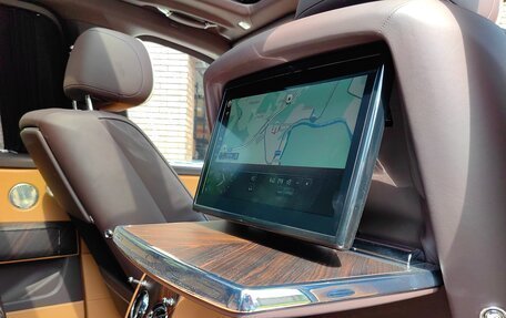 Rolls-Royce Cullinan, 2020 год, 32 000 000 рублей, 13 фотография