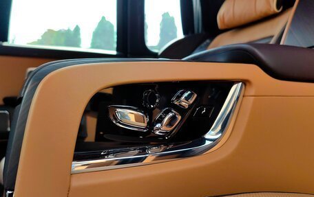 Rolls-Royce Cullinan, 2020 год, 32 000 000 рублей, 22 фотография