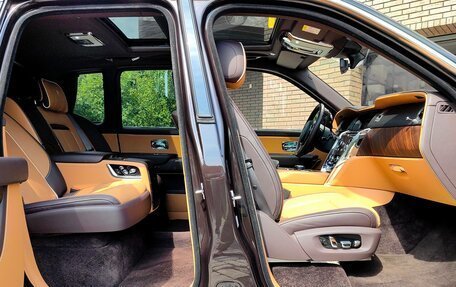 Rolls-Royce Cullinan, 2020 год, 32 000 000 рублей, 19 фотография