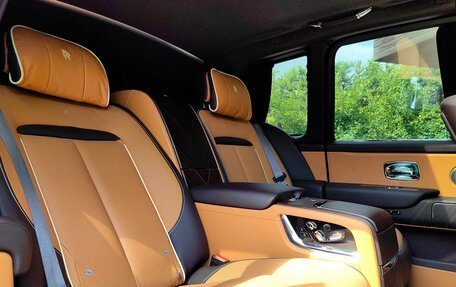 Rolls-Royce Cullinan, 2020 год, 32 000 000 рублей, 21 фотография