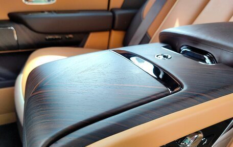 Rolls-Royce Cullinan, 2020 год, 32 000 000 рублей, 27 фотография