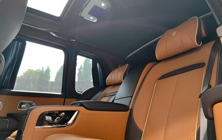 Rolls-Royce Cullinan, 2020 год, 32 000 000 рублей, 23 фотография