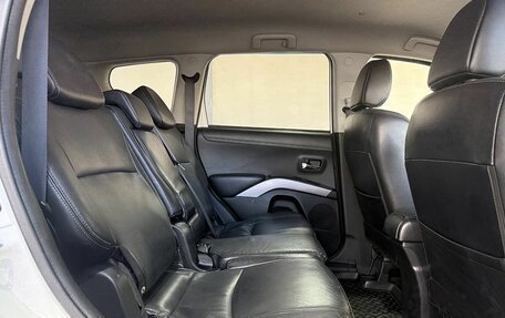 Mitsubishi Outlander III рестайлинг 3, 2010 год, 1 300 000 рублей, 12 фотография