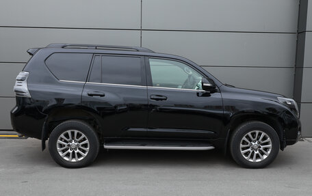 Toyota Land Cruiser Prado 150 рестайлинг 2, 2016 год, 3 697 000 рублей, 4 фотография