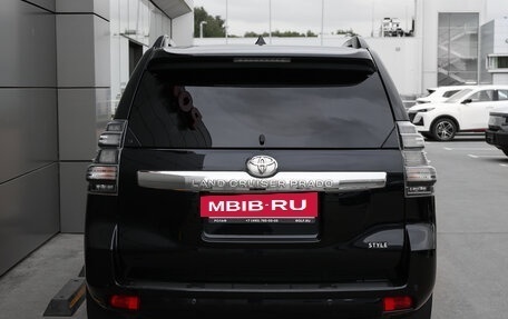 Toyota Land Cruiser Prado 150 рестайлинг 2, 2016 год, 3 697 000 рублей, 6 фотография