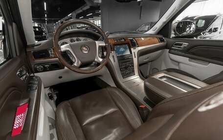 Cadillac Escalade III, 2011 год, 2 490 000 рублей, 7 фотография