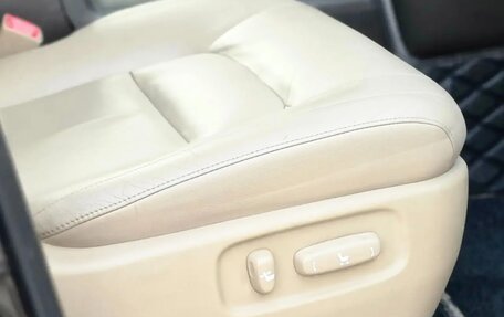 Toyota Land Cruiser 200, 2008 год, 2 490 000 рублей, 28 фотография