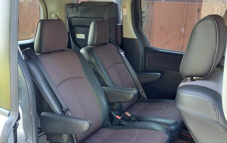 Toyota Voxy III, 2014 год, 1 680 000 рублей, 12 фотография