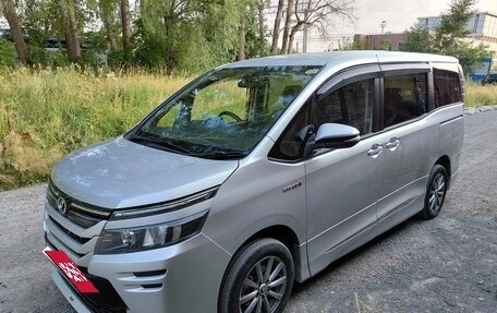 Toyota Voxy III, 2014 год, 1 680 000 рублей, 8 фотография