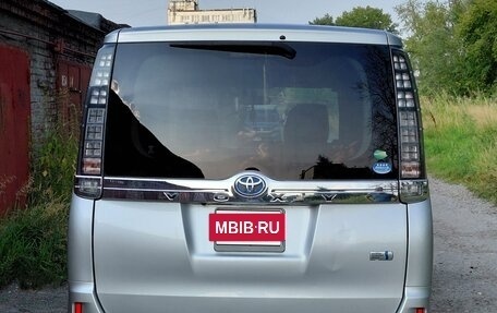 Toyota Voxy III, 2014 год, 1 680 000 рублей, 7 фотография