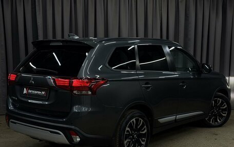 Mitsubishi Outlander III рестайлинг 3, 2022 год, 2 629 777 рублей, 2 фотография