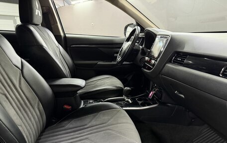 Mitsubishi Outlander III рестайлинг 3, 2022 год, 2 629 777 рублей, 12 фотография