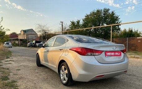 Hyundai Elantra V, 2013 год, 980 000 рублей, 2 фотография