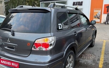 Mitsubishi Outlander III рестайлинг 3, 2006 год, 670 000 рублей, 4 фотография