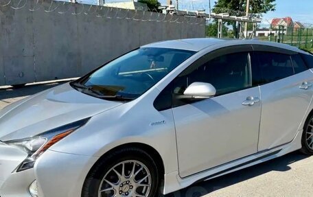 Toyota Prius IV XW50, 2017 год, 1 660 000 рублей, 2 фотография