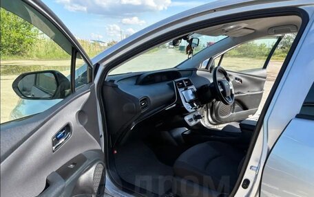 Toyota Prius IV XW50, 2017 год, 1 660 000 рублей, 9 фотография