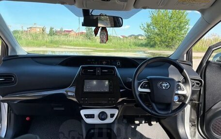 Toyota Prius IV XW50, 2017 год, 1 660 000 рублей, 12 фотография