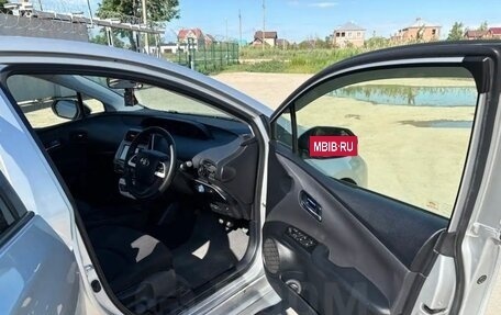 Toyota Prius IV XW50, 2017 год, 1 660 000 рублей, 8 фотография